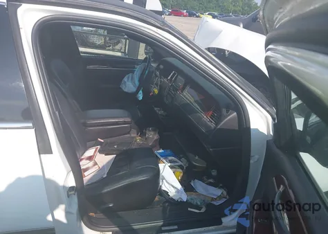 2005 Lincoln Town Car из США, поврежденный, VIN 1L1FM88W45Y606770